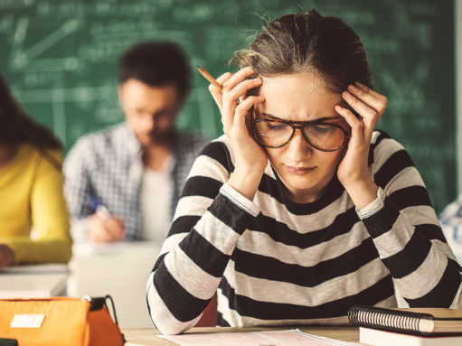 Els exàmens com a font d’estrès: Com les avaluacions poden afectar l’aprenentatge a través de l’estrès